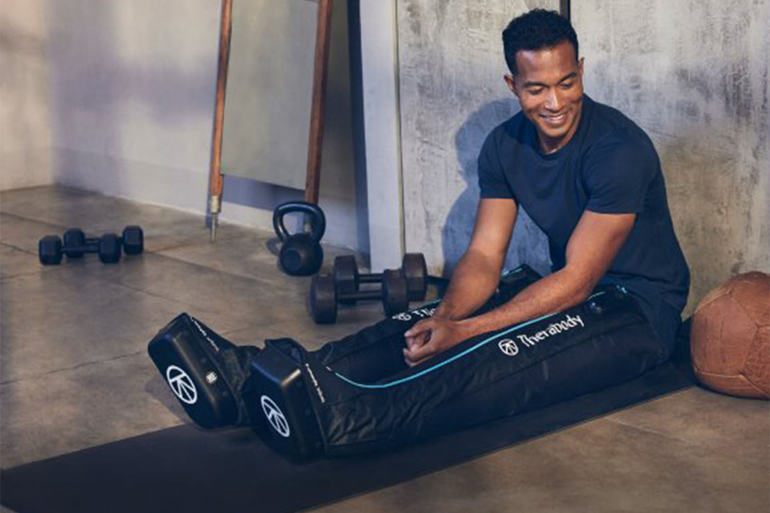 a model in the Therabody recovery tech