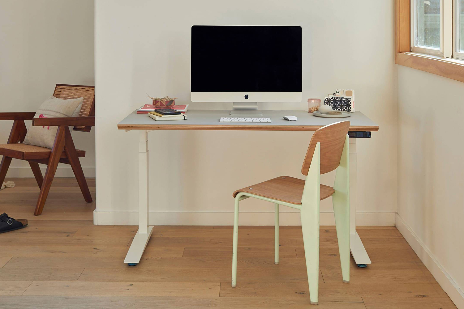 The Standing Desk from Floyd, which is on sale for President's Day 2022