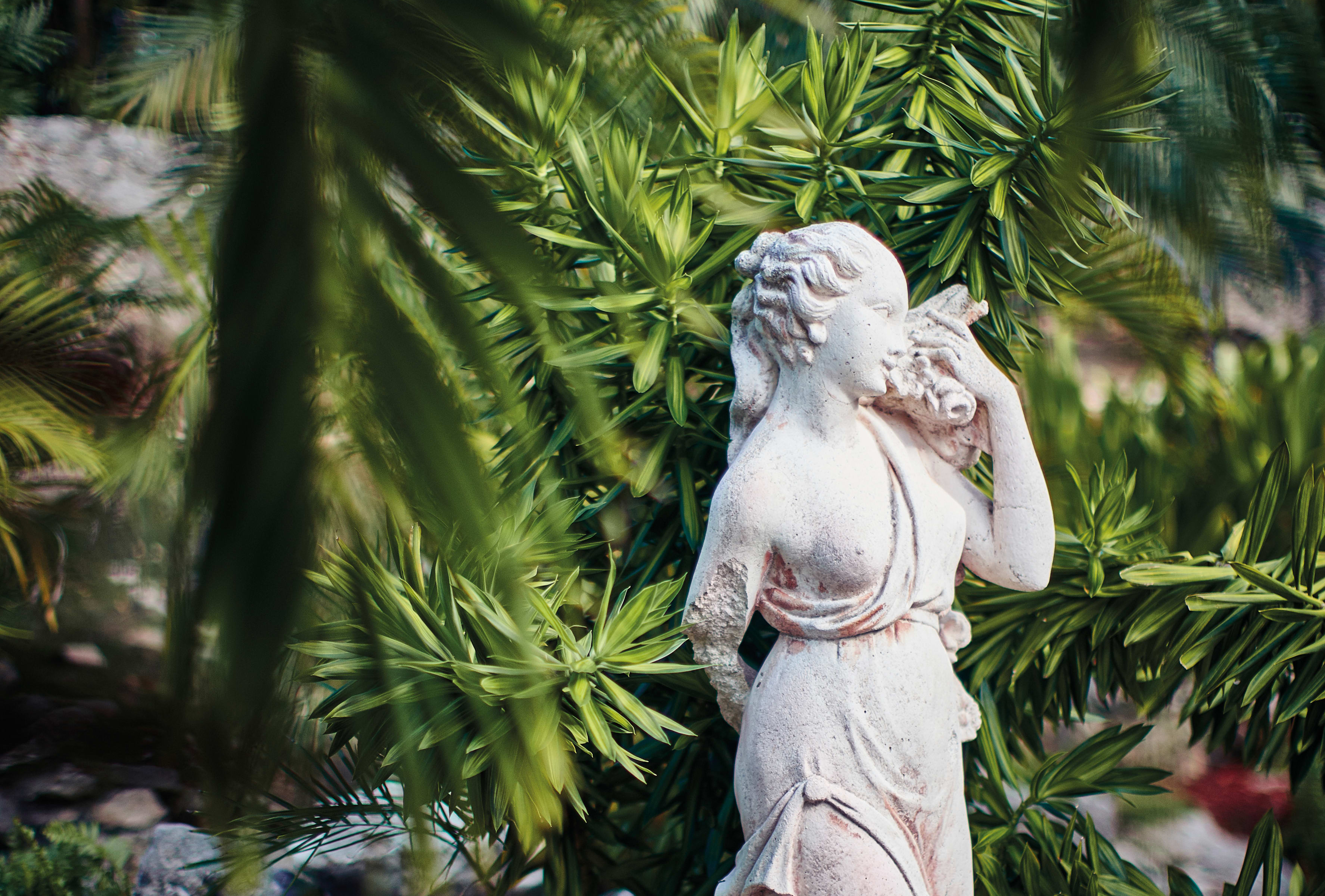 A sculpture in the spa garden at La Samanna