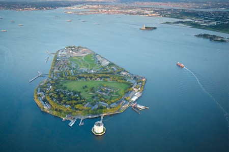 Inside New York’s Mission to Add One Billion Oysters to Its Harbor by 2035