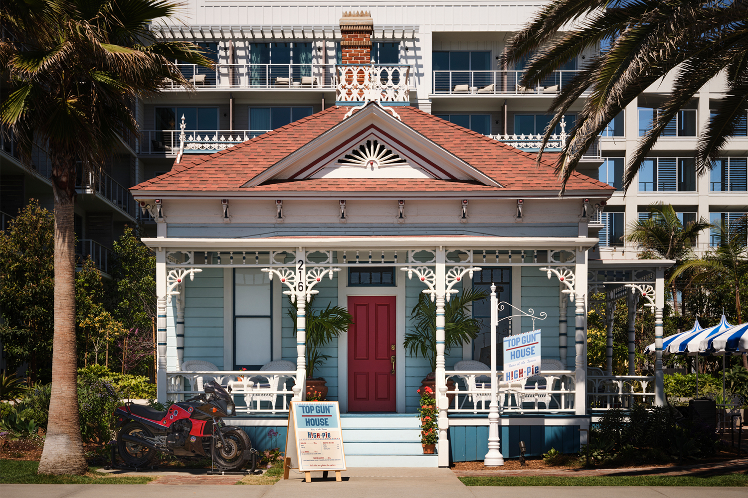 The "Top Gun" house in Oceanside, California, which is now home to the new bakery "The Famous High Pie"