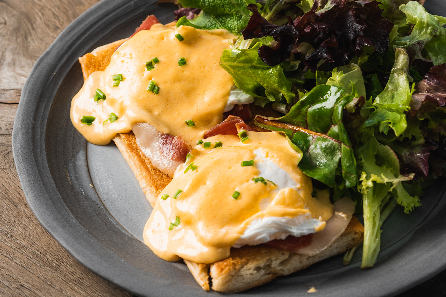 Tostada Benedict