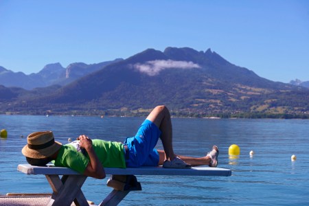 You Might Have “Social Jetlag.” Here’s How to Snap Out of It.