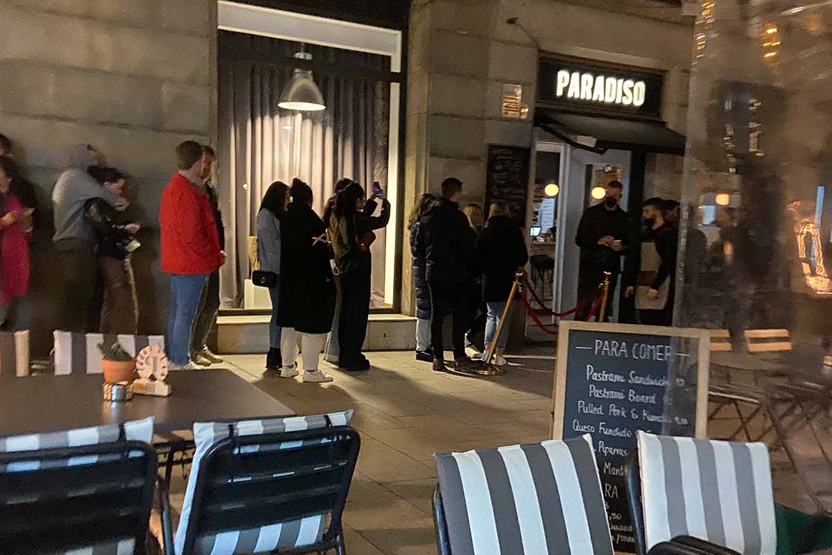 Paradiso in Barcelona, long line outside