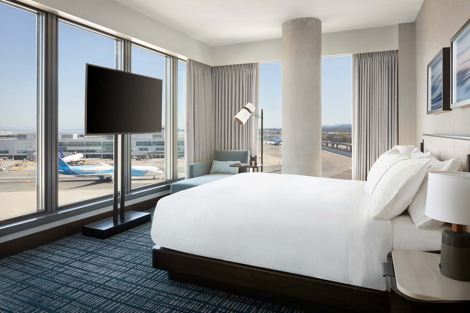 Grand Hyatt at SFO guest room