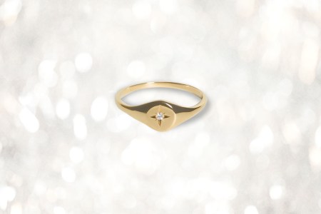 Kinn Petite North Star Signet Ring