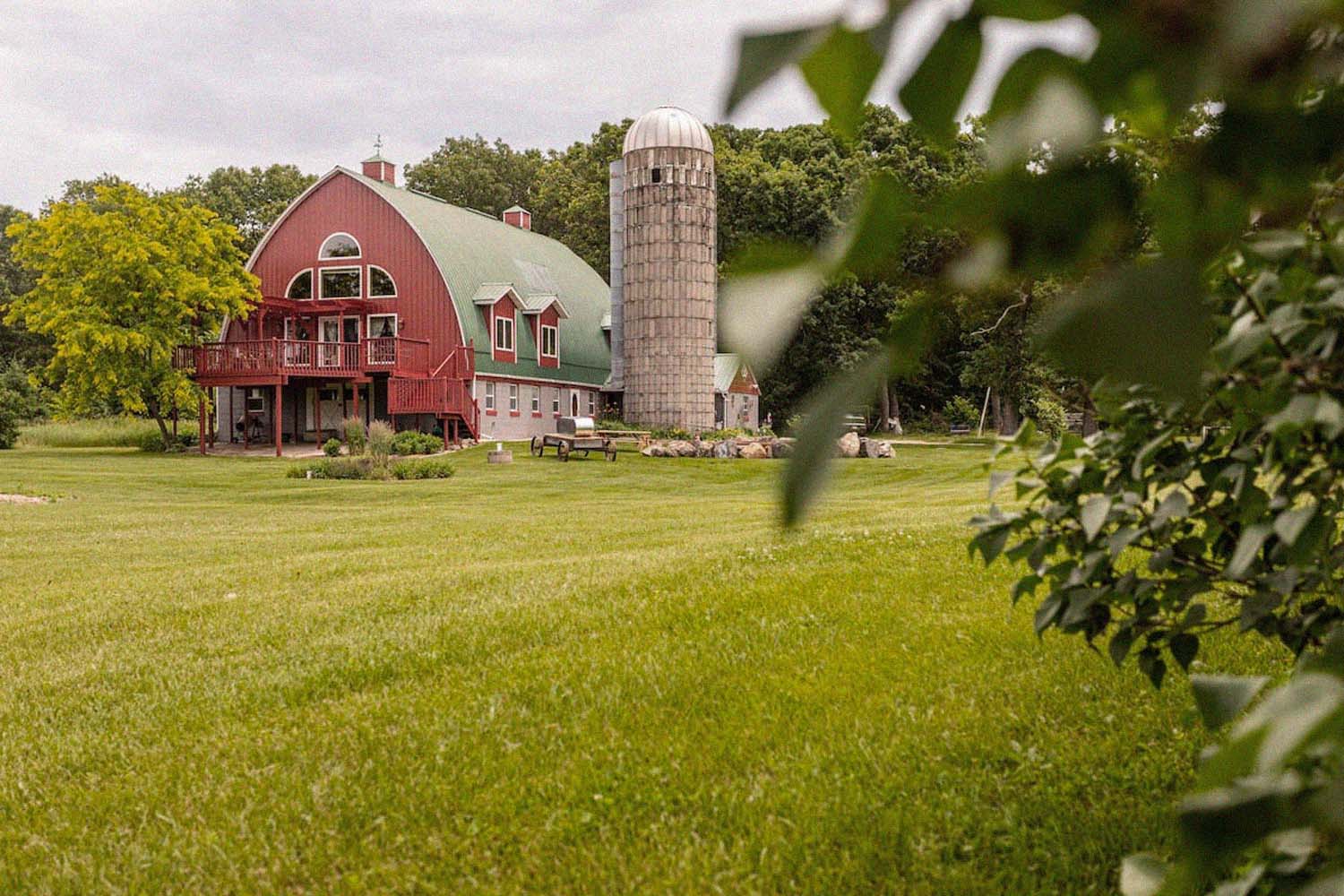Renovated Dairy Barn-Min to WI Dells