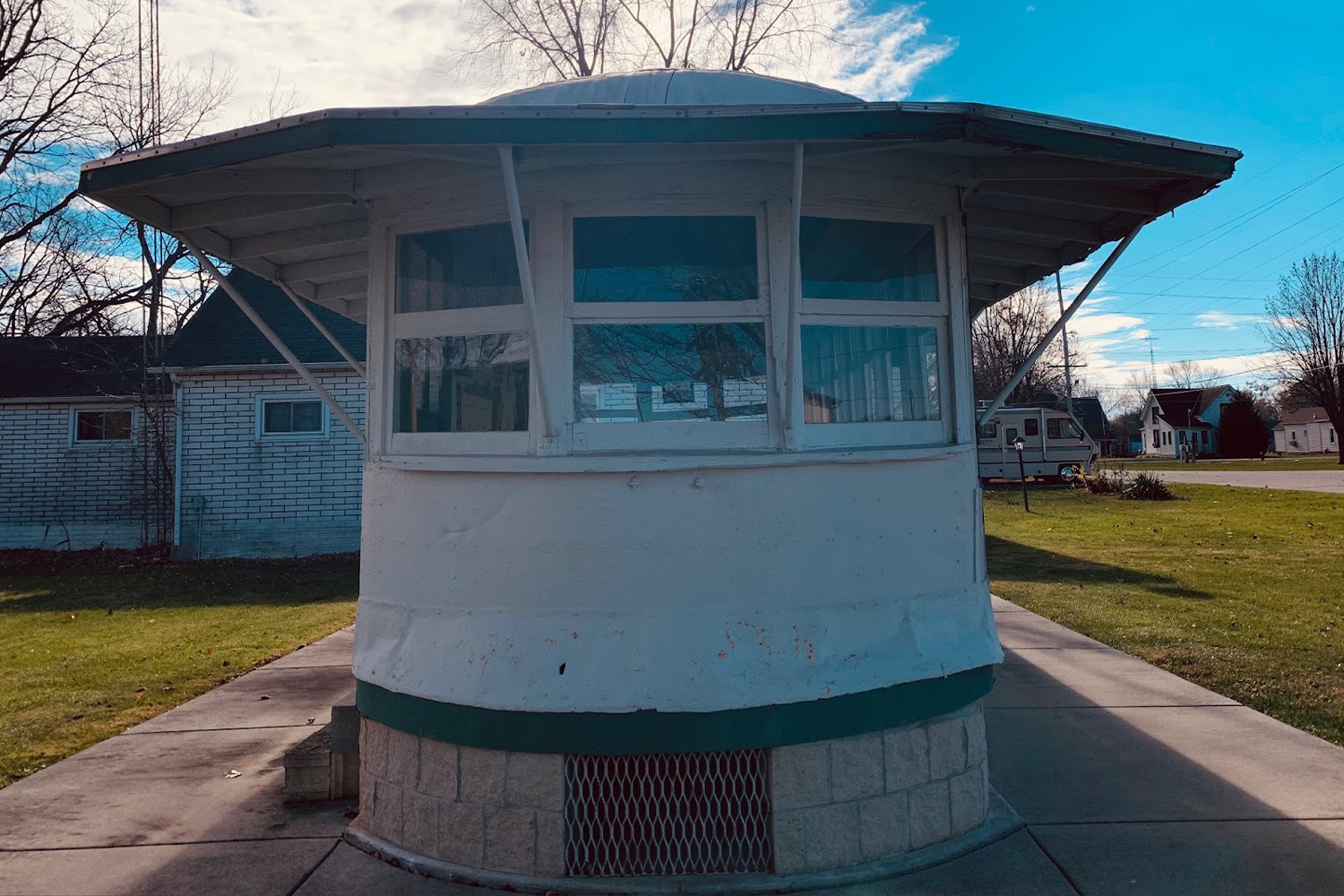 The (Closed) Riviera Restaurant, Gardner, IL on Route 66