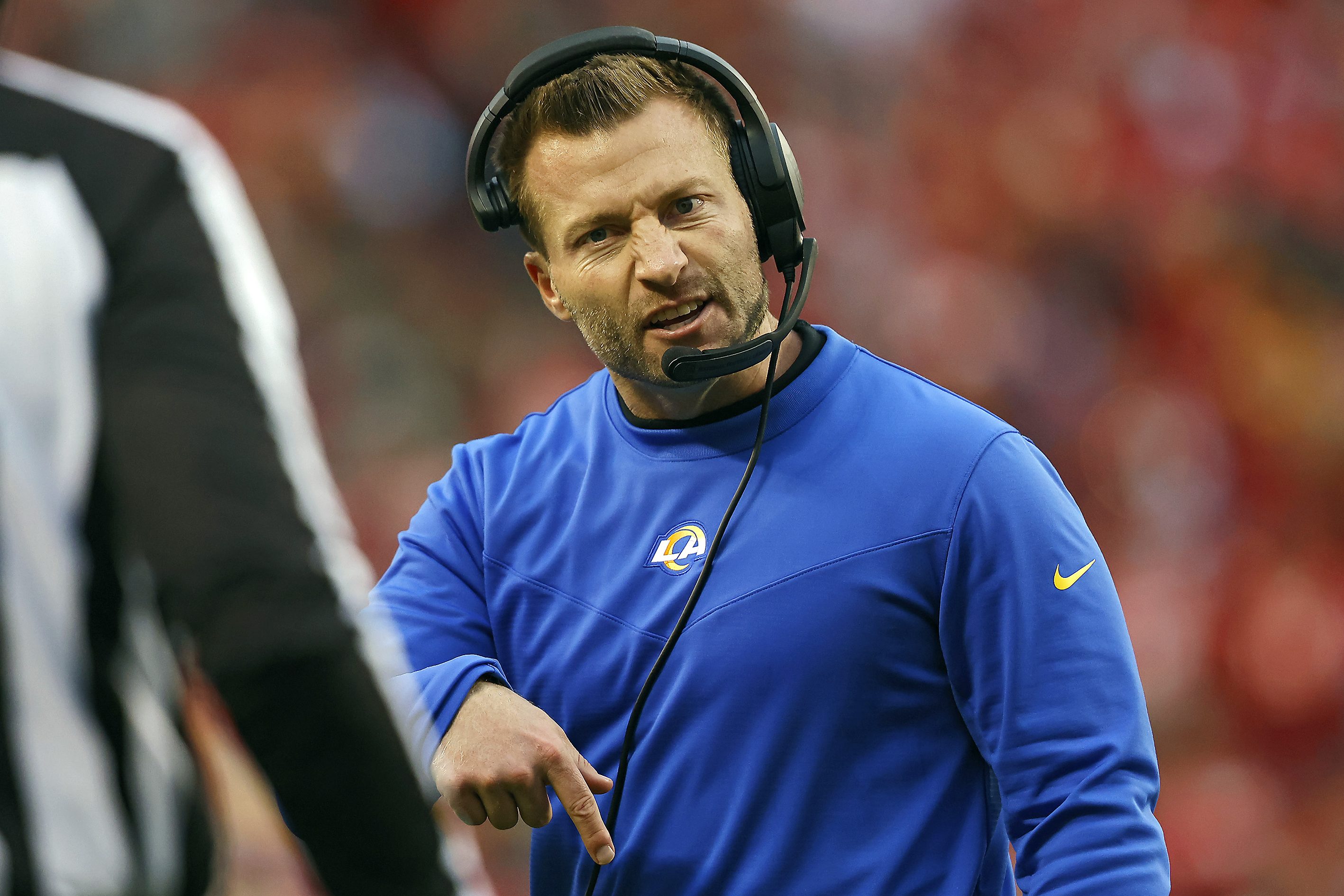 Sean McVay of the Rams coaches against the Chiefs.