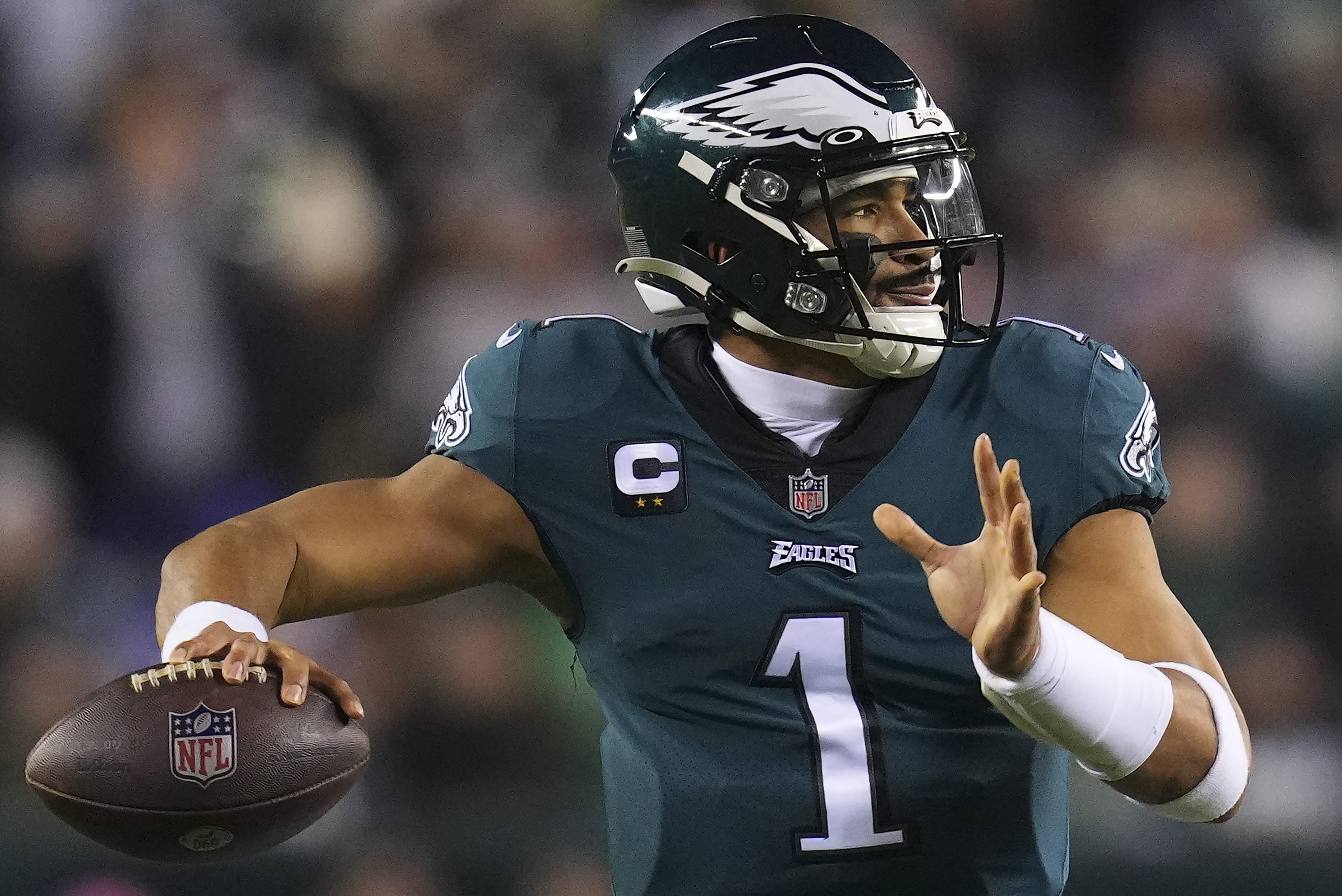 Jalen Hurts of the Eagles passes the ball.