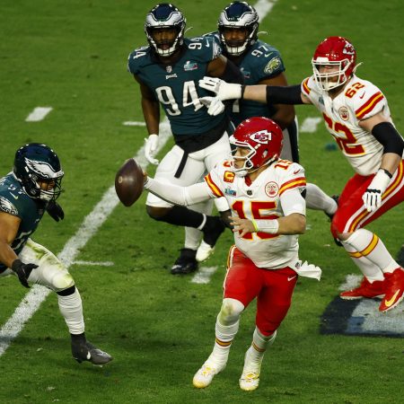 Patrick Mahomes of the Chiefs scrambles against the Eagles.