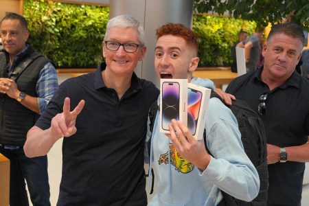 Study: Most People Buying Apple Products Are Quite Young