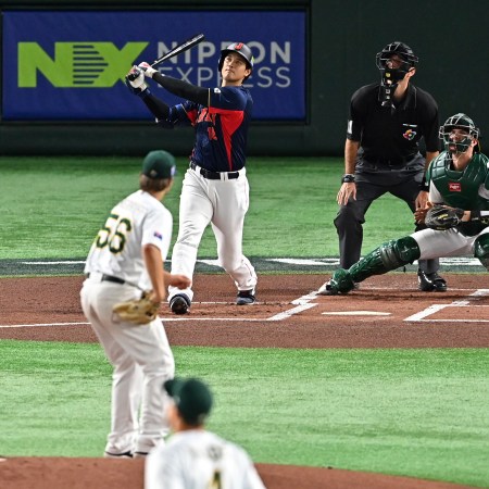 Ohtani hits a home run at the World Baseball Classic.