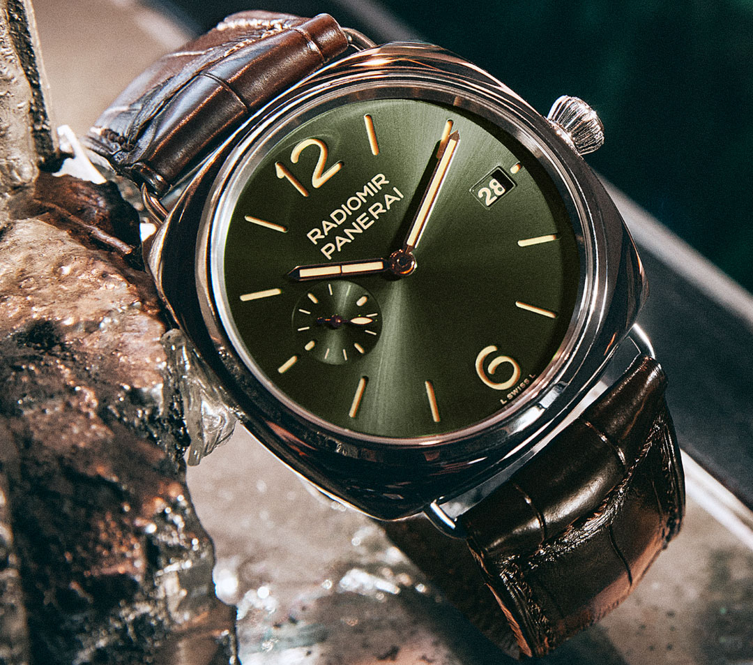 E-commerce exclusive Panerai Radiomir Quaranta PAM 01386 captures the spirit of the original Panerai Radiomir navy dive watch