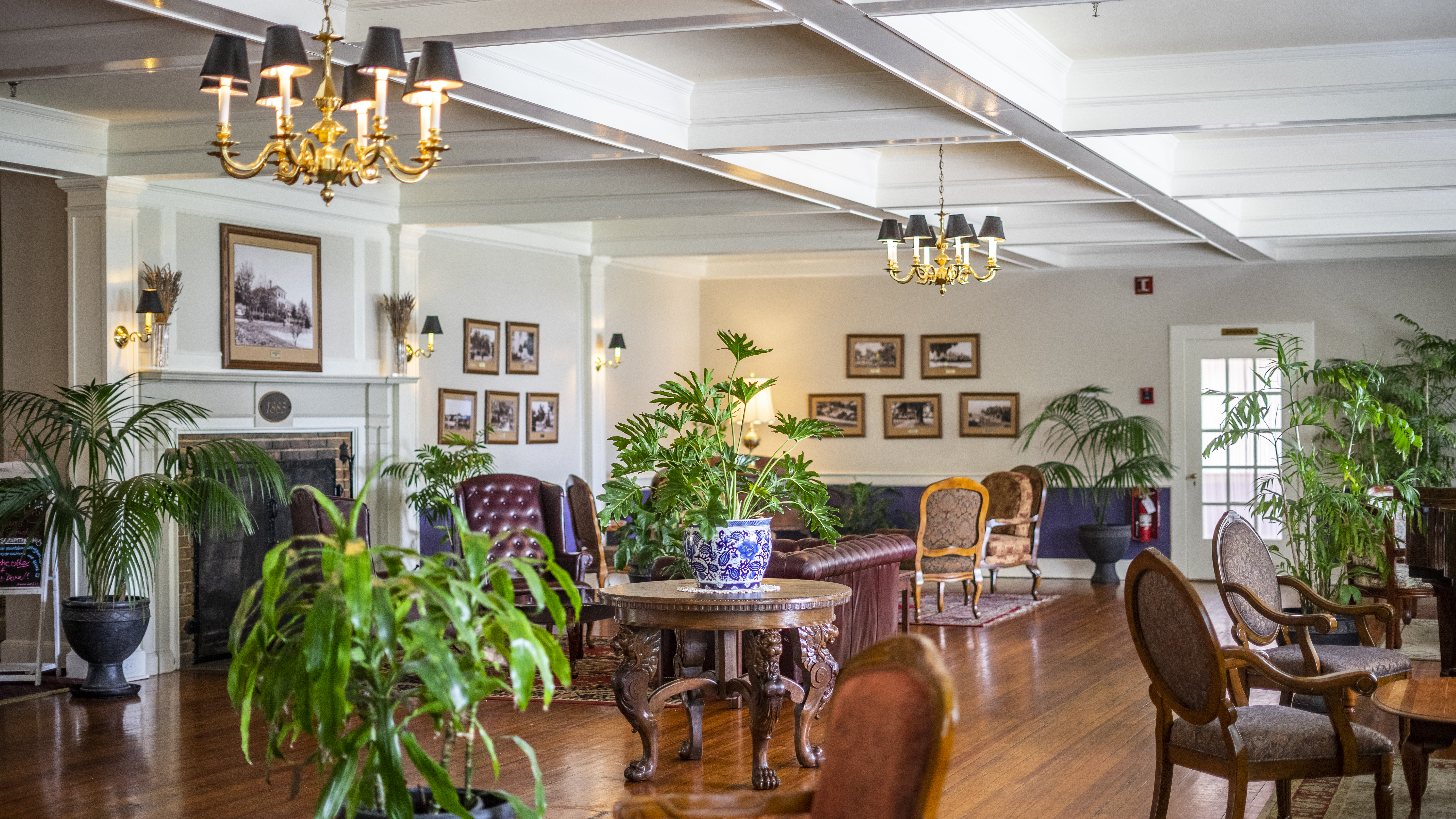 Lakeside Inn Lobby