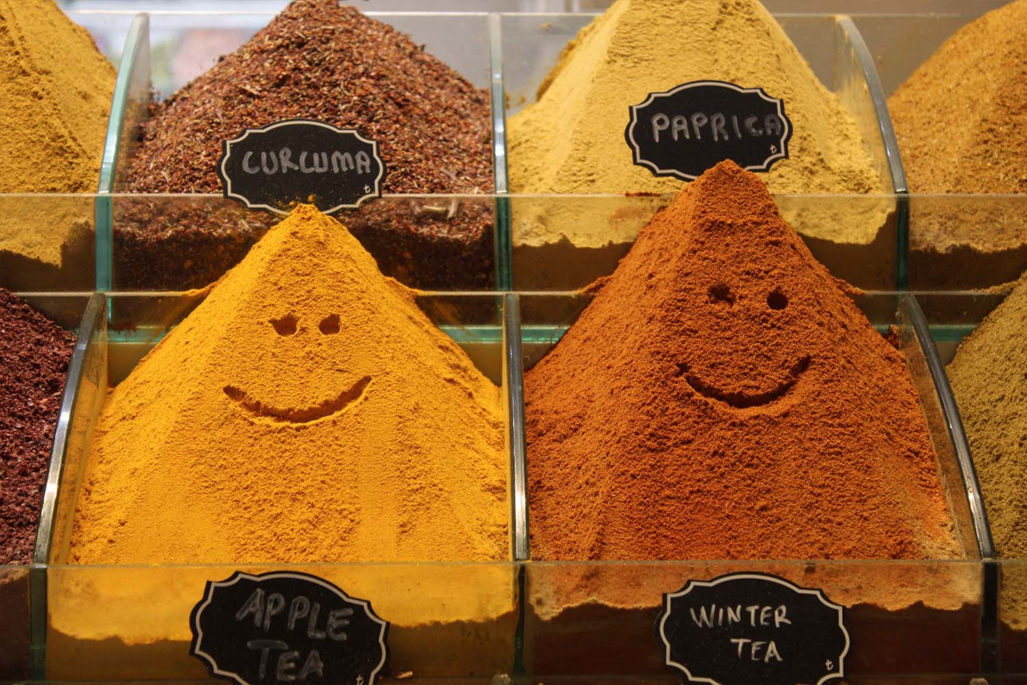 Scenes from the Mısır Çarşısı