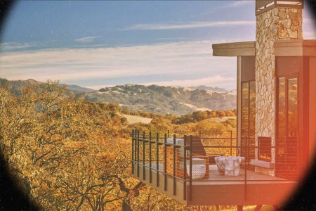 For a quieter trip and wine tasting up North, head to Healdsburg.
