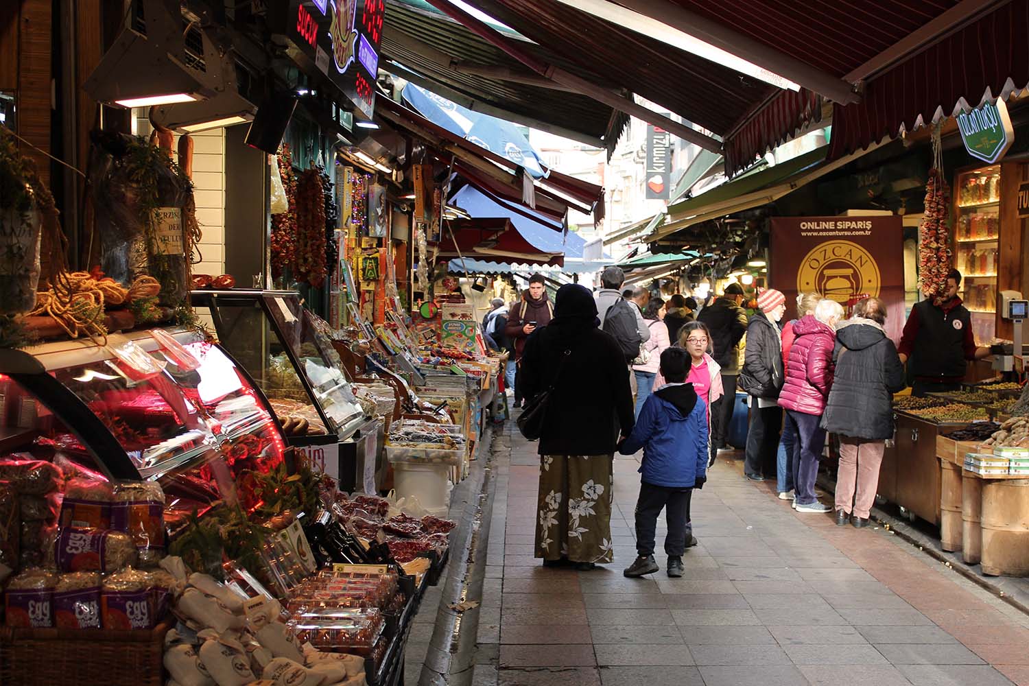 A typical Turkish street market