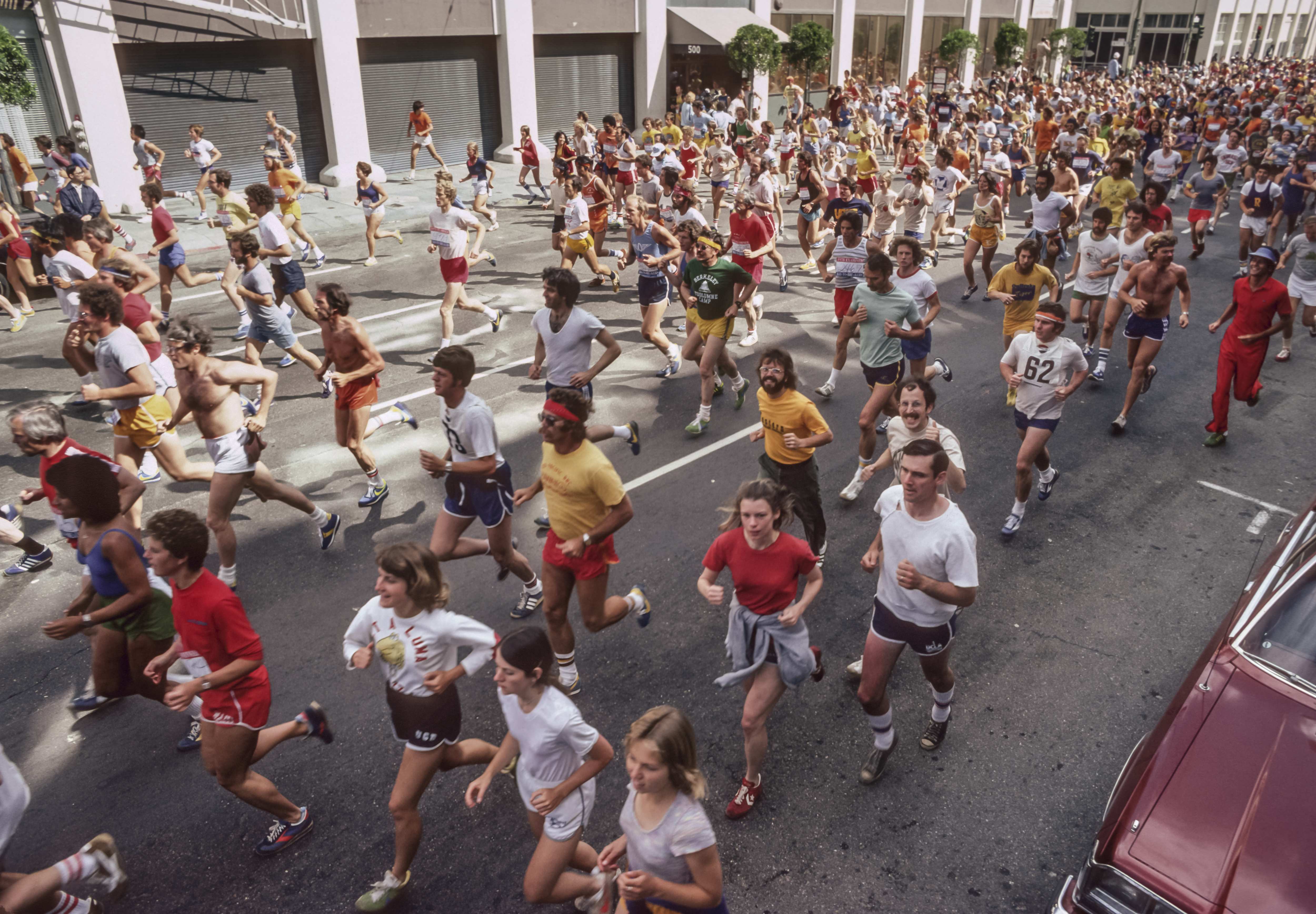 A photo of runners in San Francisco's Bay to Breakers race.