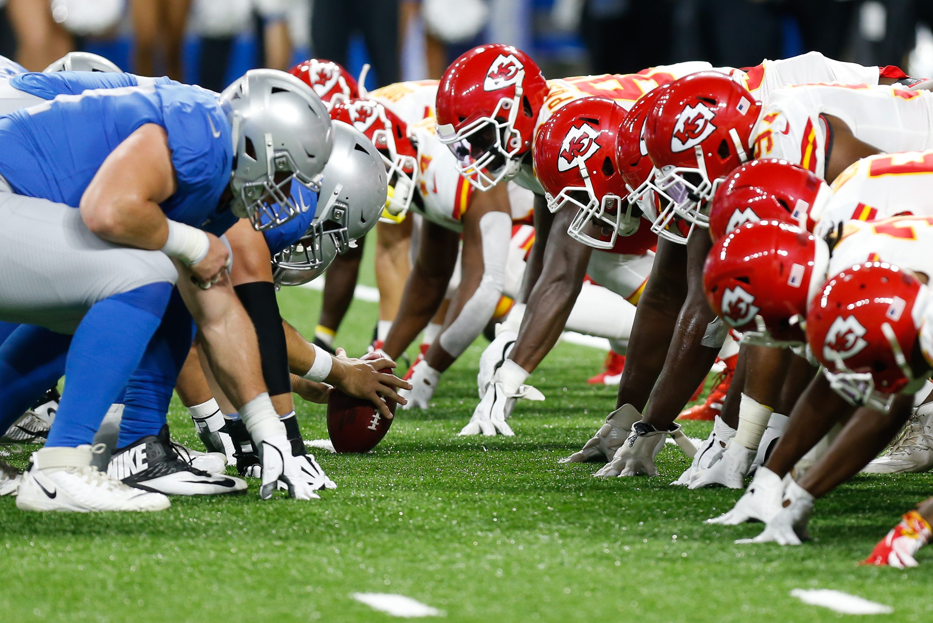 The Kansas City Chiefs line up against the Detroit Lions.