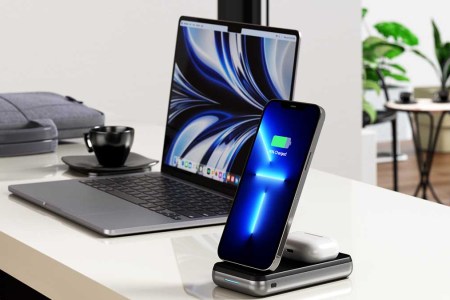 Stuff We Swear By: Satechi’s Duo Wireless Charger Is Ideal for Multitaskers