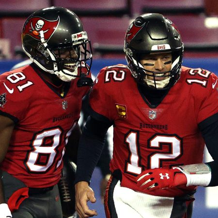 Tom Brady and Antonio Brown celebrate a touchdown in 2021.