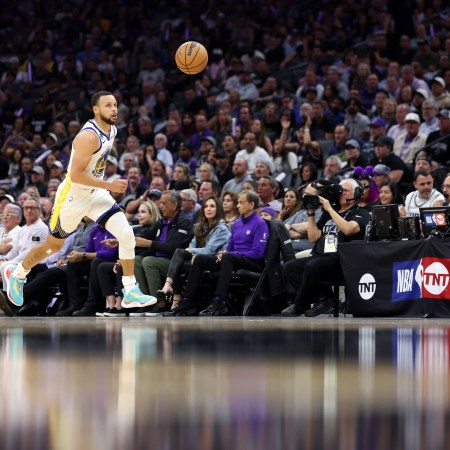 Steph Curry running calmly after the basketball.
