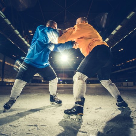 Hockey players fighting