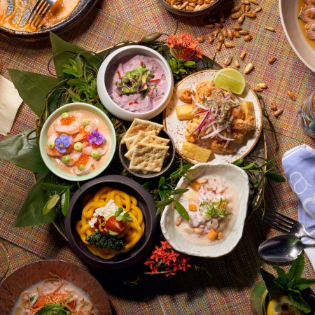 Arrangement of small plates from La Mar