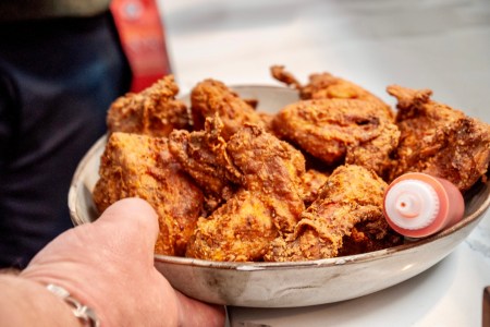 A bowl of fried chicken.