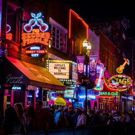 Road-Tripping From Chicago to Nashville: The 5 Best Stops Along the Way