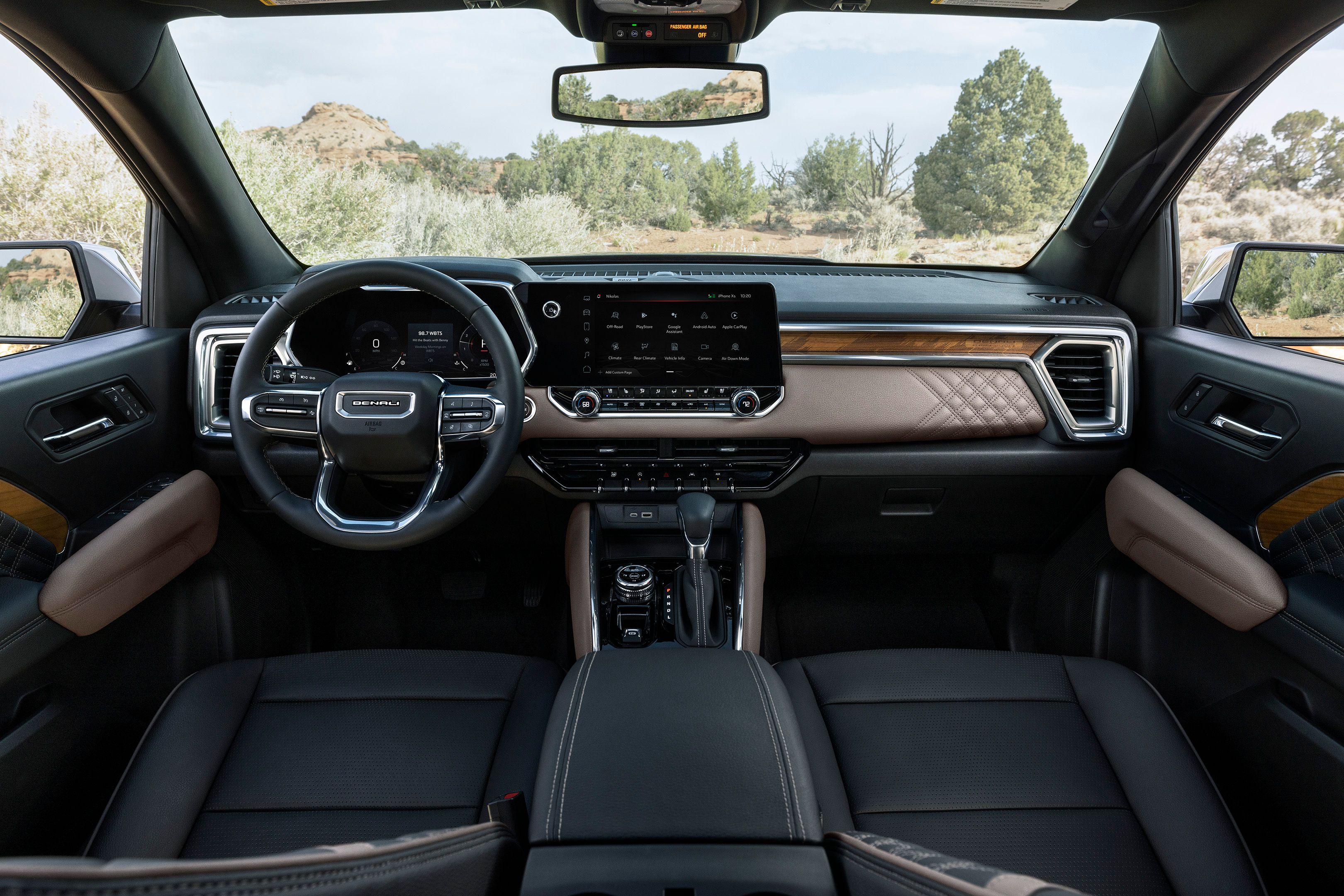 The dashboard of the 2023 GMC Canyon Denali
