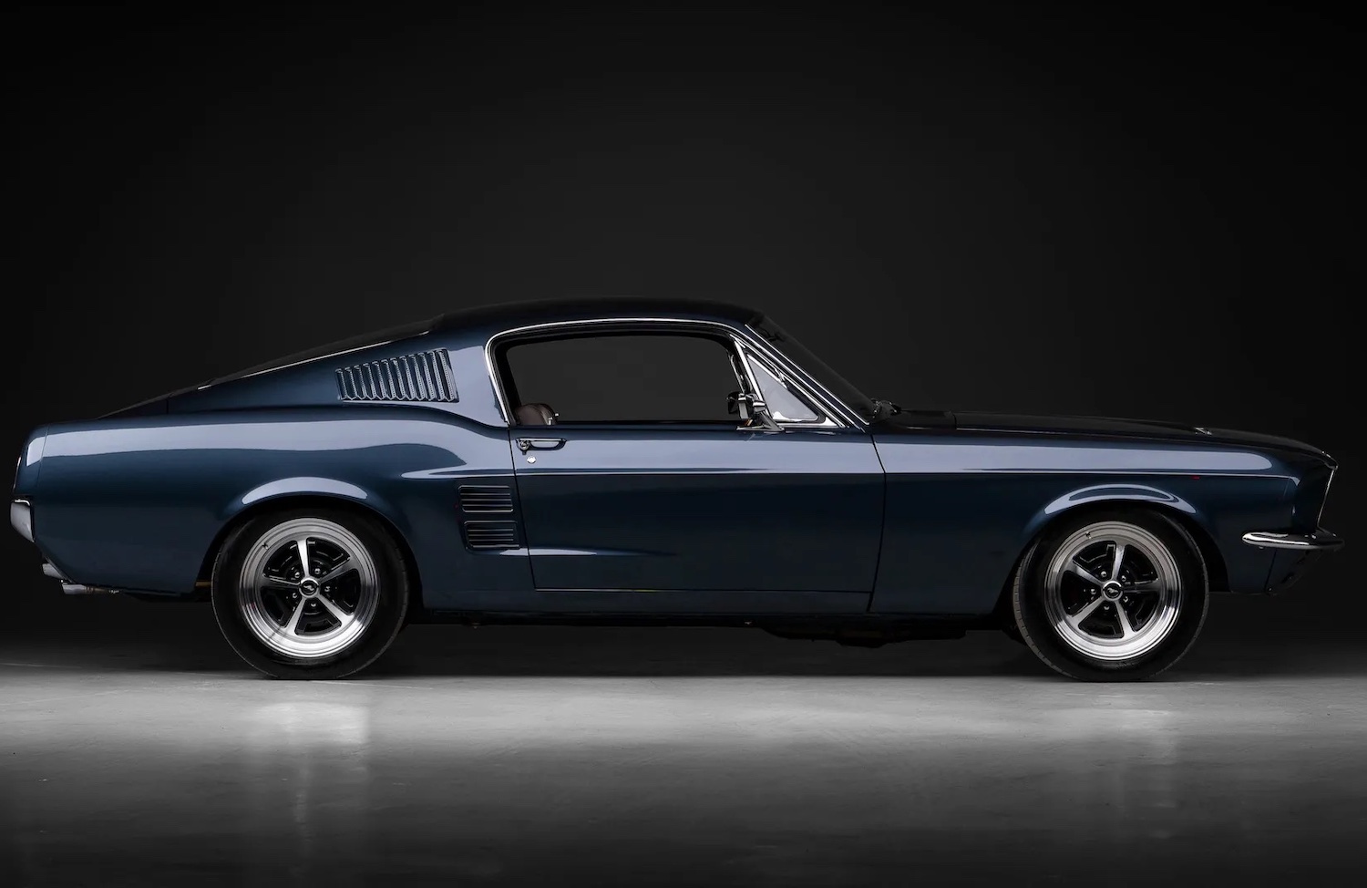 Ford Mustang Restmodo Fastback