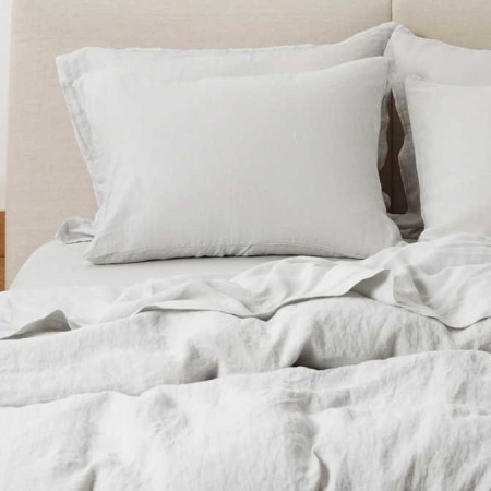 Parachute's Linen Sheet Set in Fog.
