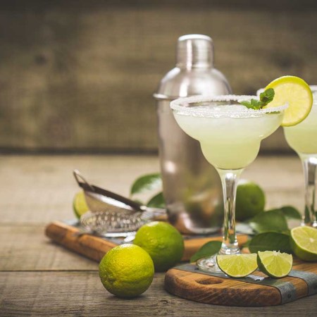 Margarita cocktail with lime and mint