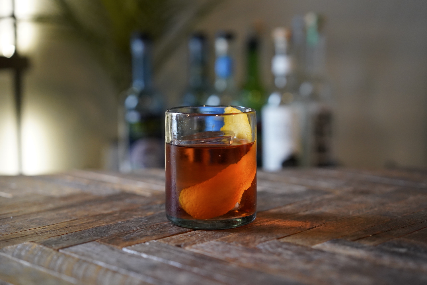 rosita cocktail on a wooden table