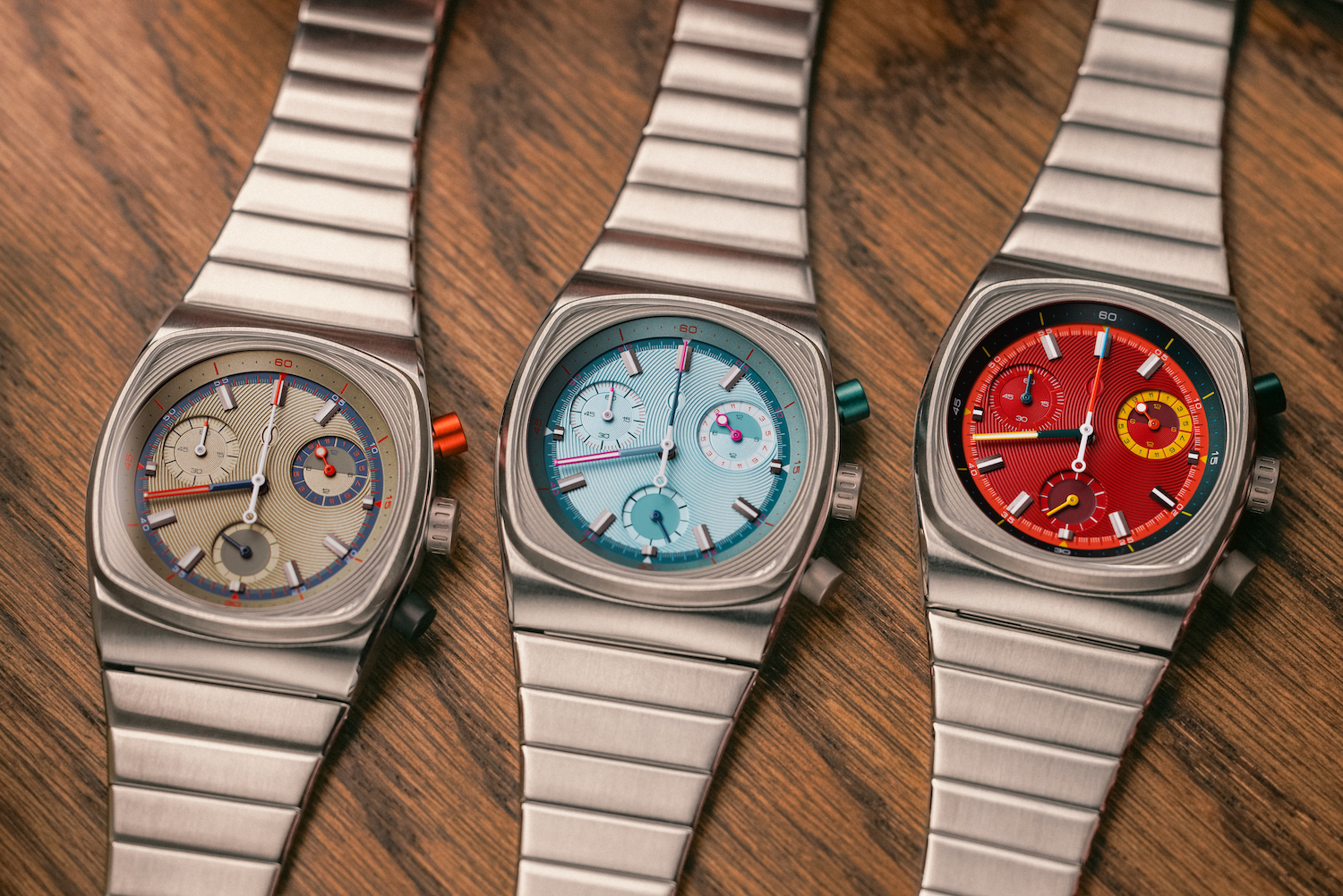 The Metric Chrono Regulator in dark gray, sky blue and magenta