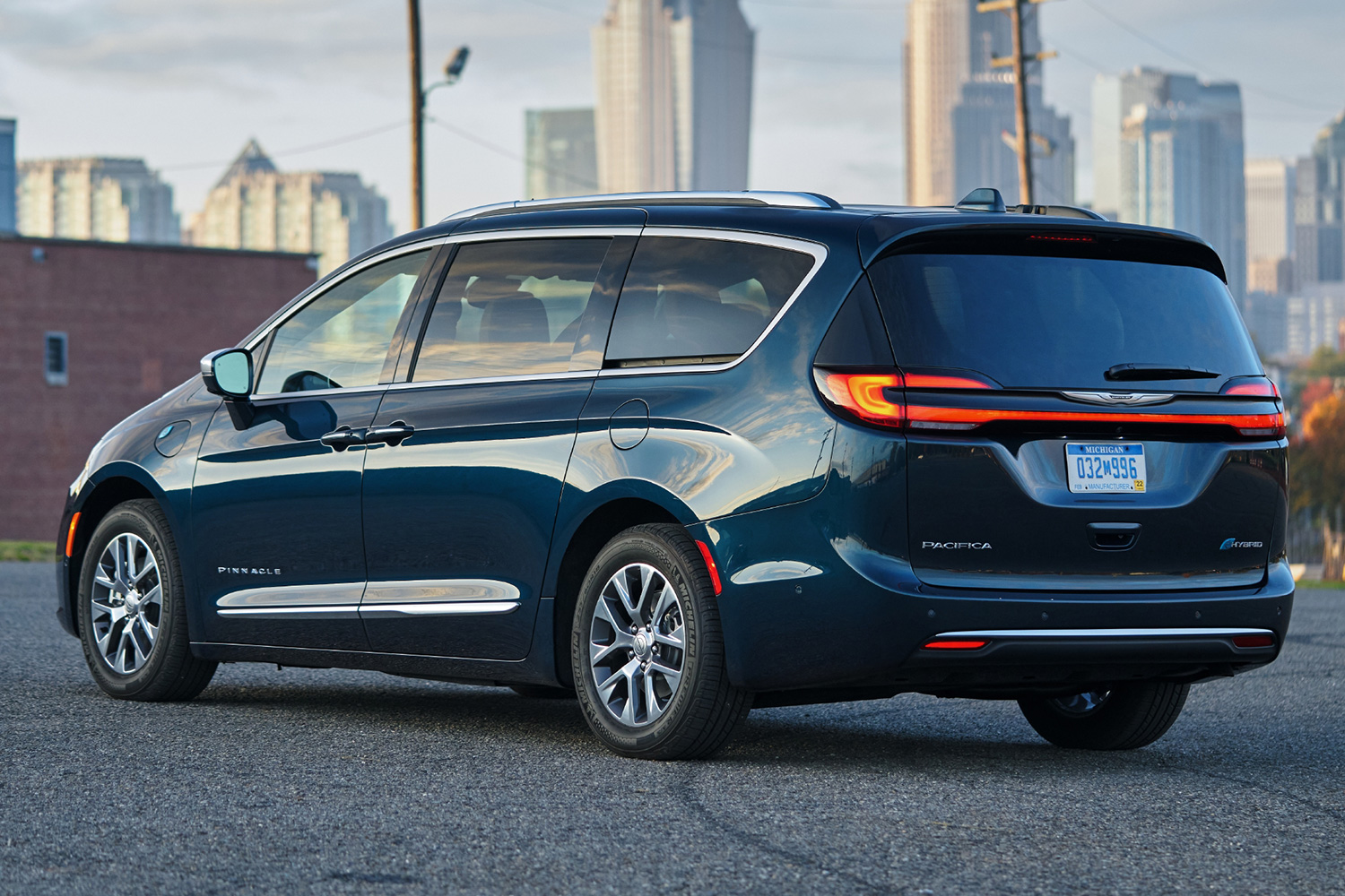 2023 Chrysler Pacifica Plug-In Hybrid Minivan in the Pinnacle trim