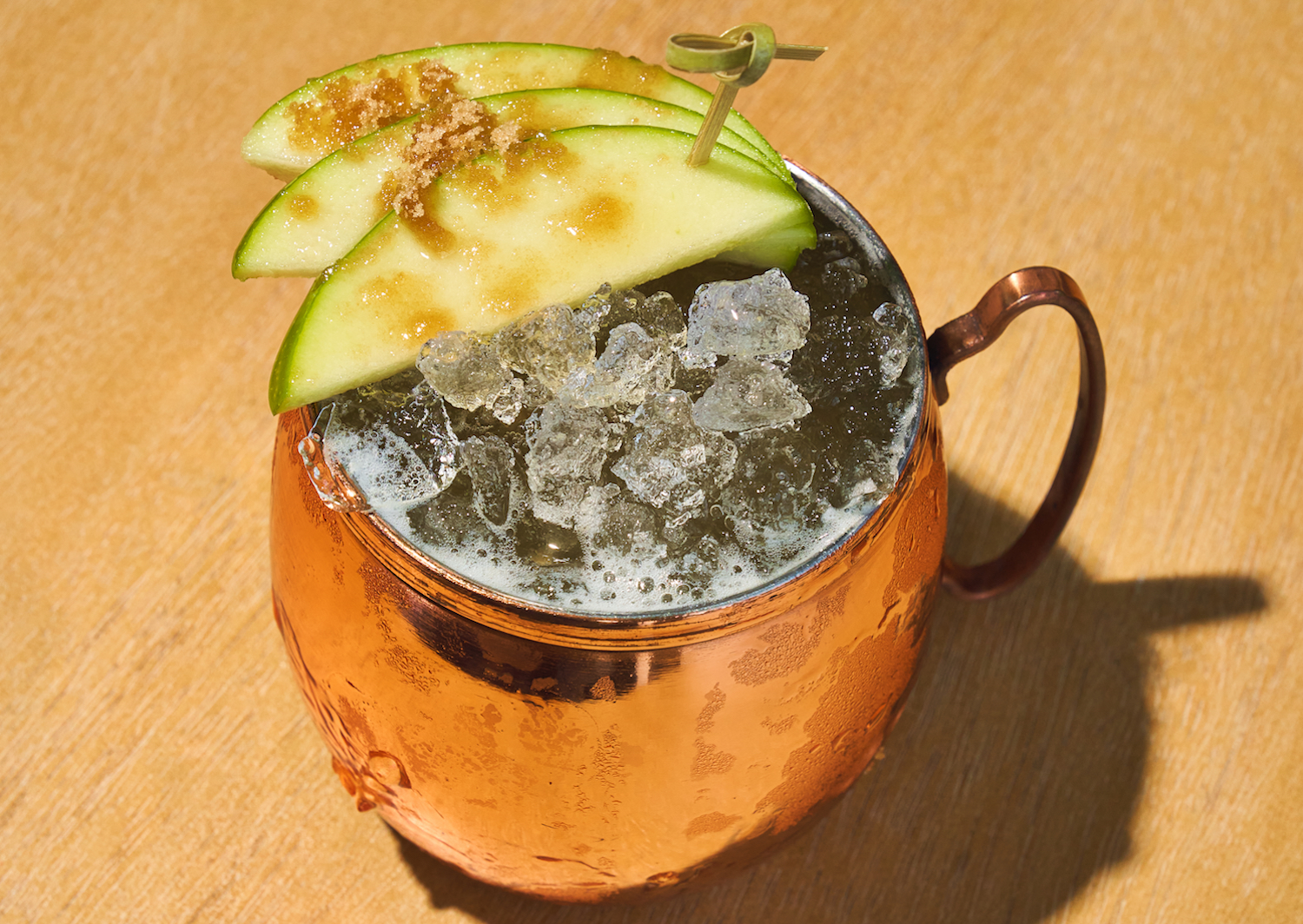 Full mule mug with apple and cinnamon garnish