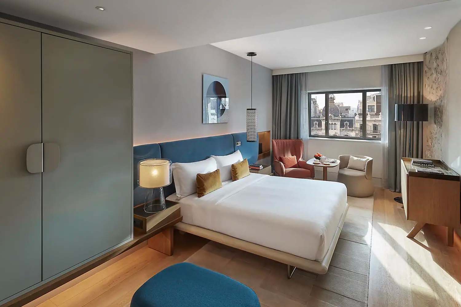 A Deluxe Boulevard Room