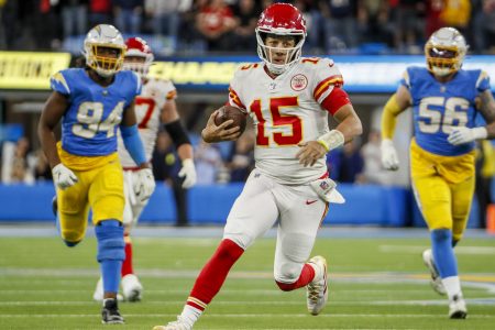 Patrick Mahomes scrambles for a first down.