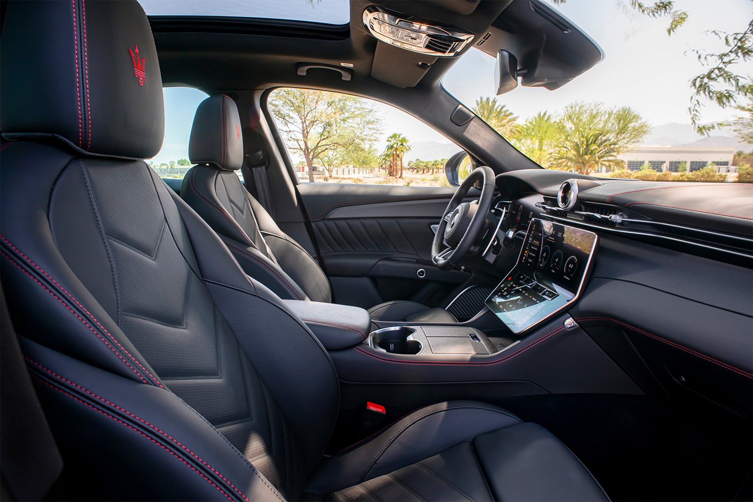 The interior of the Maserati Grecale Trofeo
