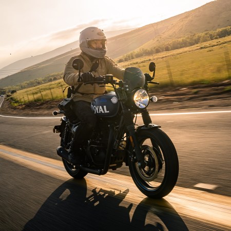 A biker driving a Hunter 350 motorcycle from Royal Enfield