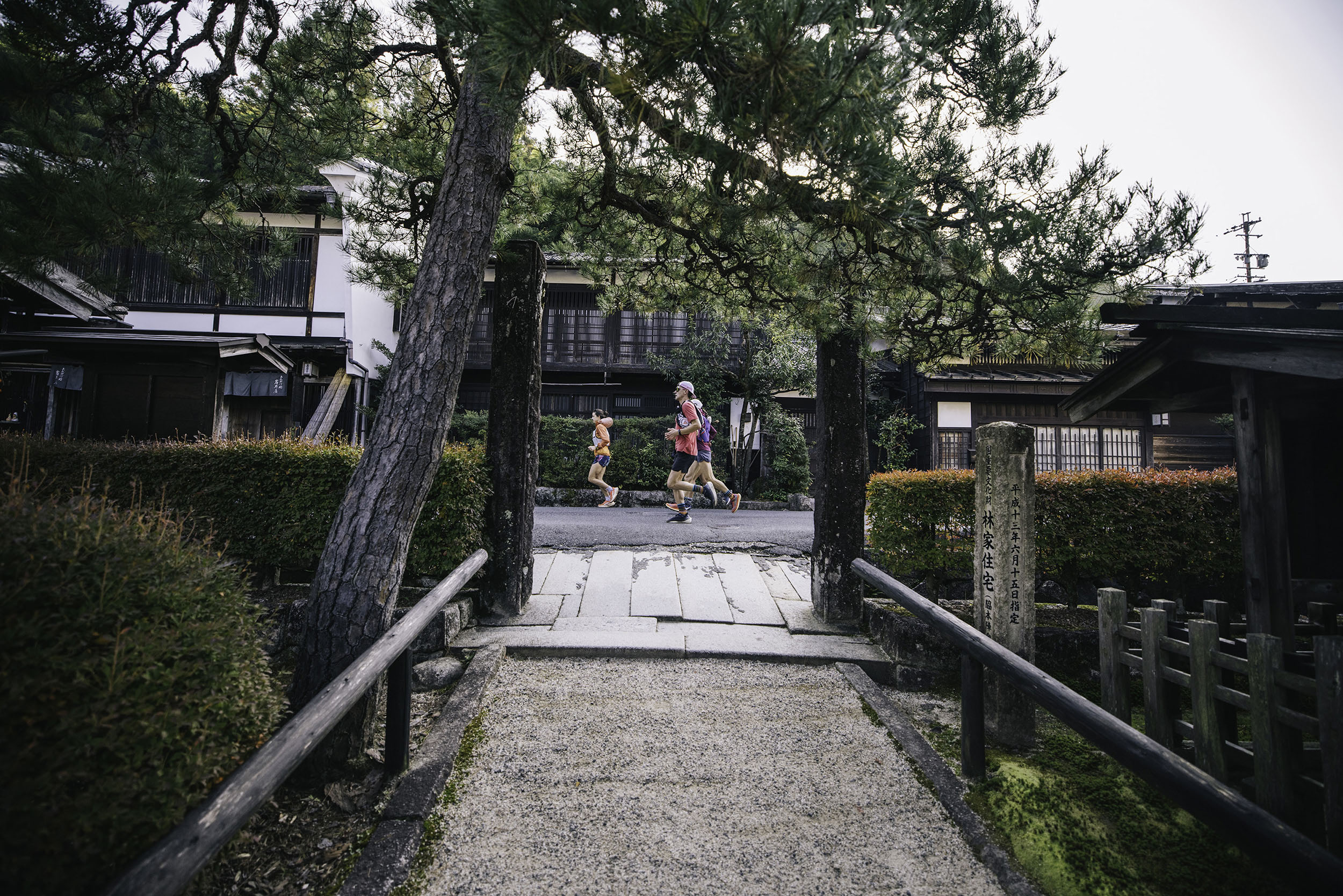 Runners cruising past ancient Japanese architecture.