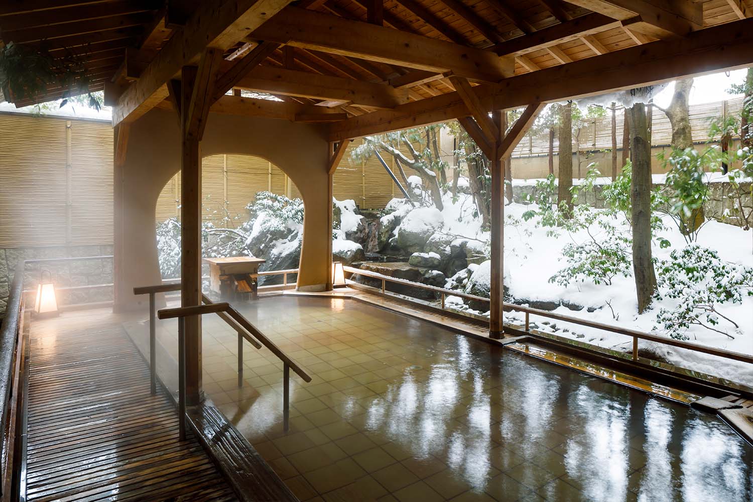 Open-air onsen at Rurikoh in Kaga