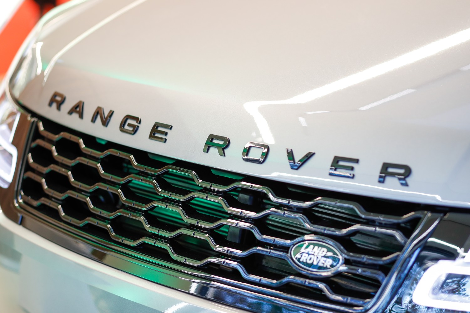 Range Rover hood