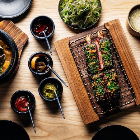 SAN HO WON_5-year Doenjang and Clam Jjigae, Chungjang-Glazed Pork Ribs_Western Mushrooms