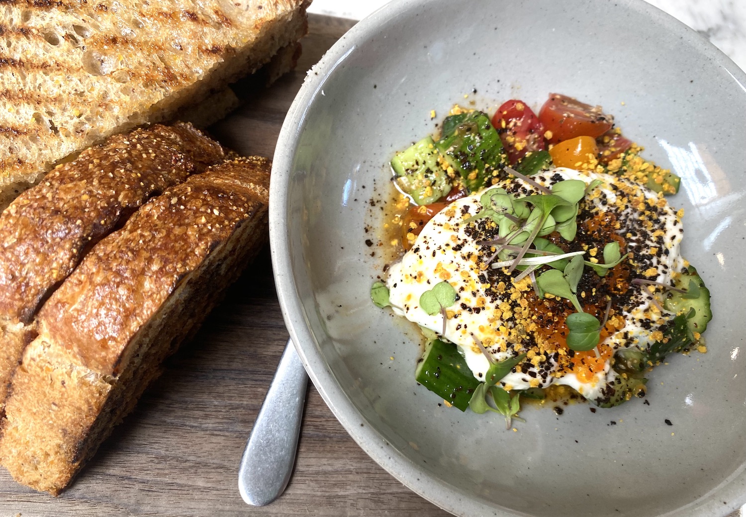 Burrata Salad with slices of bread