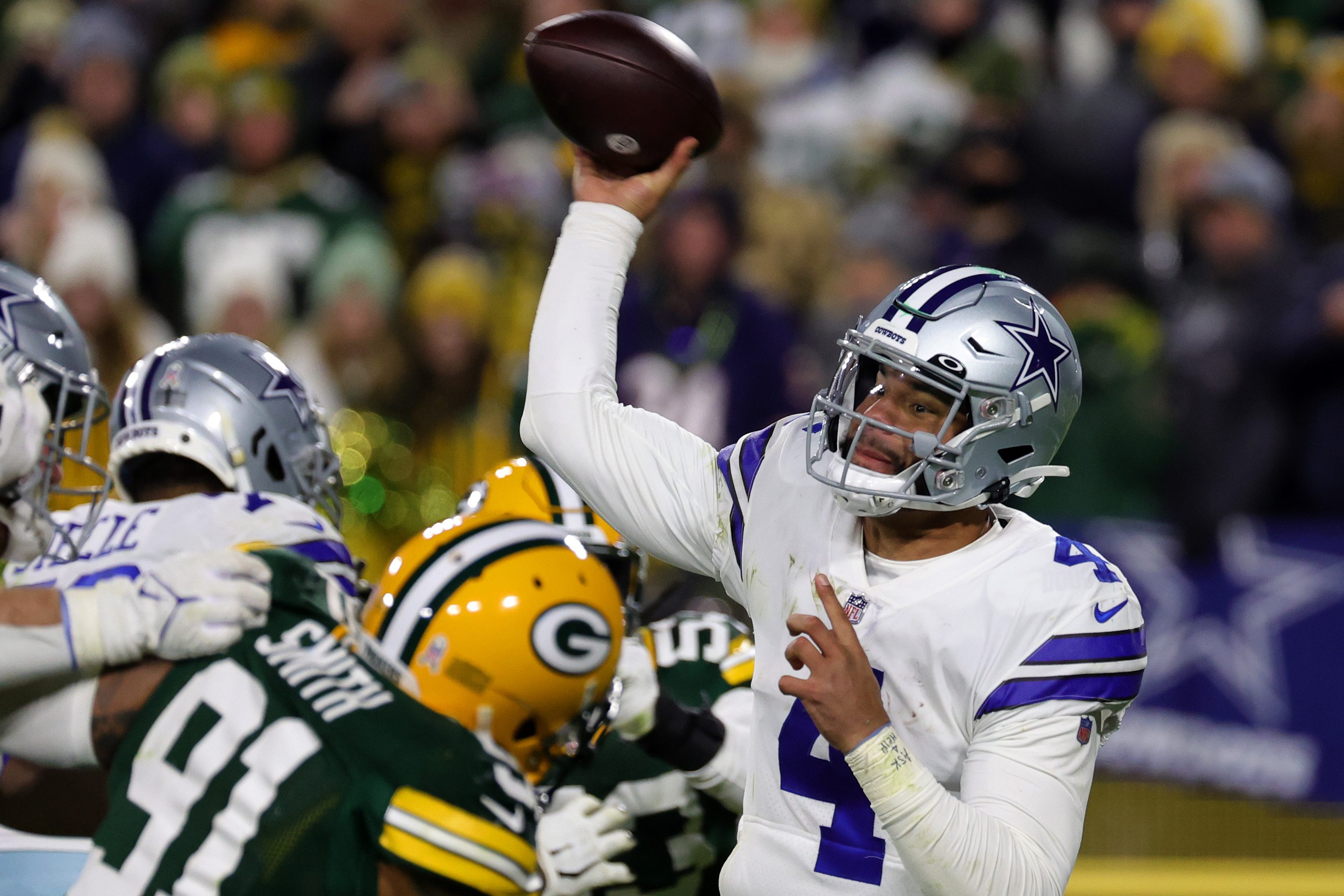 Dak Prescott attempts a pass against the Green Bay Packers.