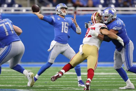 Jared Goff throws against the 49ers in 2021.